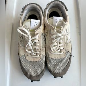 Nike mens waffle trainer size 9.5